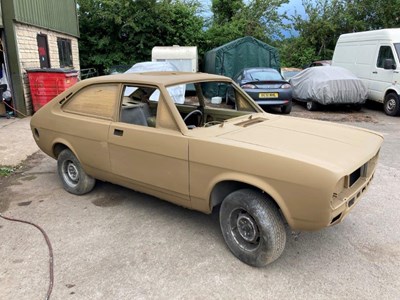 Epoxy primer on Morris Marina