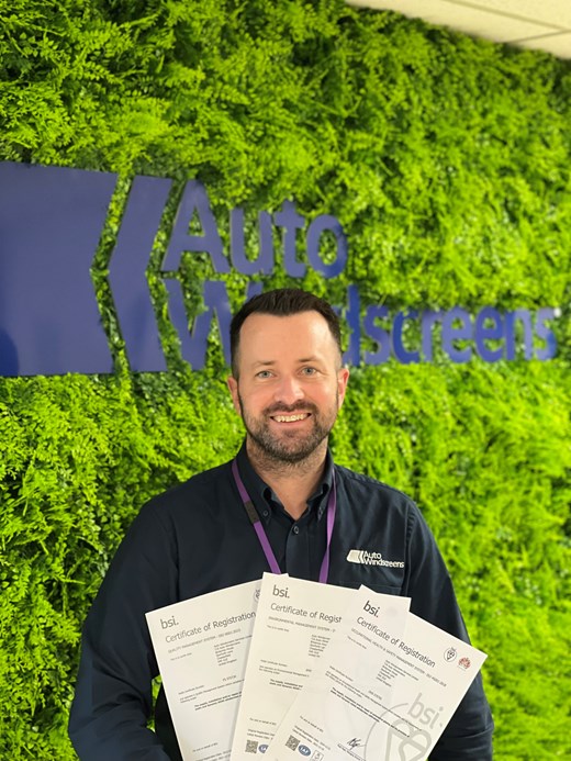 Bruce with accreditations - HR.jpg)